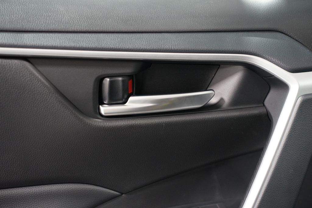 Thumbnail: 2025 Toyota RAV4 - 32