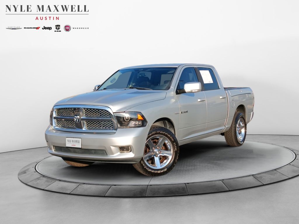 Bright Silver Metallic CC/Mineral Gray Met CC 2009 Dodge RAM 1500 Pickup Truck  5-Speed Automatic