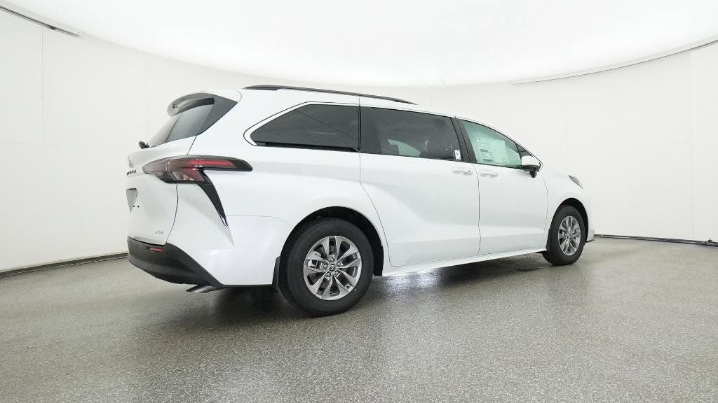 Thumbnail: 2025 Toyota Sienna - 22