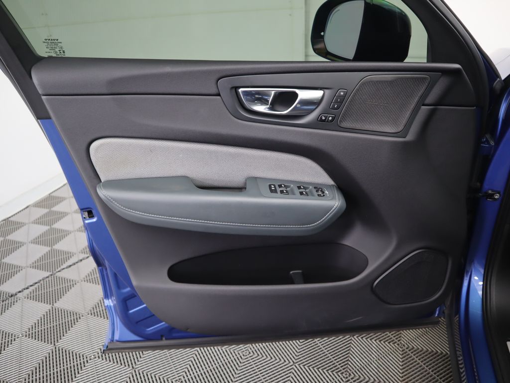 Thumbnail: 2021 Volvo XC60 - 25