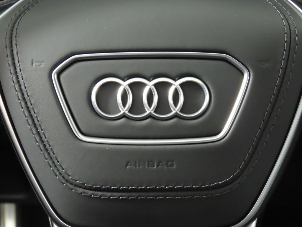 Thumbnail: 2025 Audi RS 6 - 15
