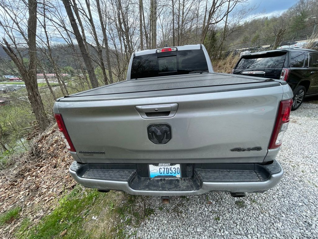 View vehicle photo 7