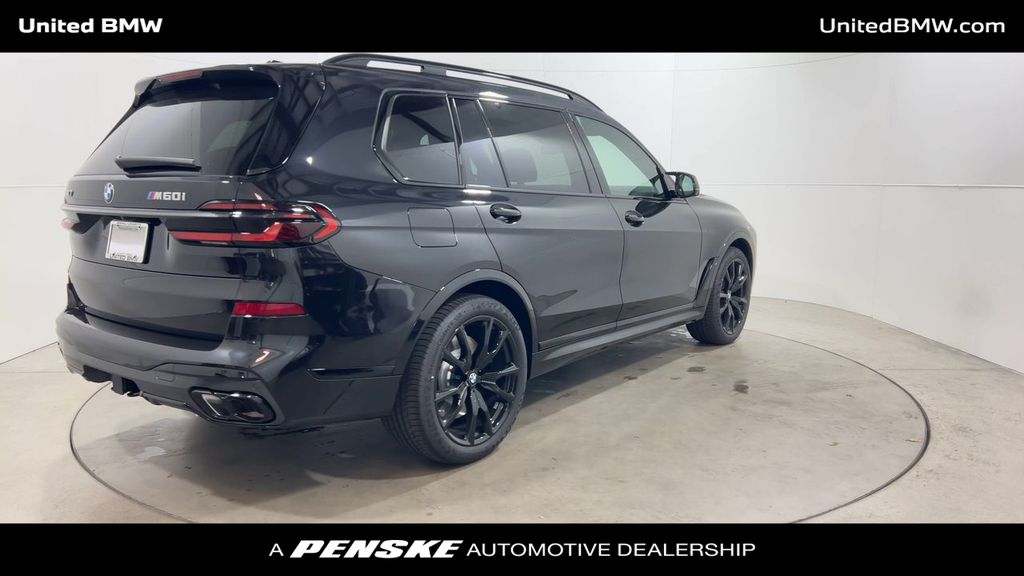 2025 BMW X7 M60i 8