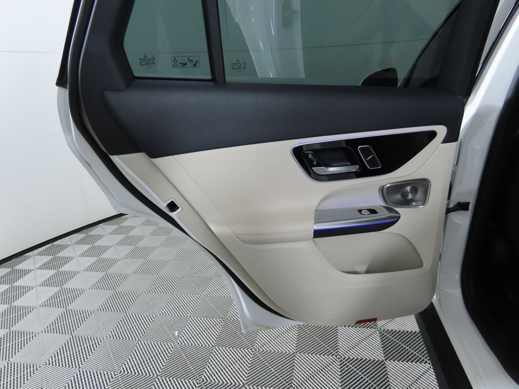 2025 Mercedes-Benz GLC 300 27
