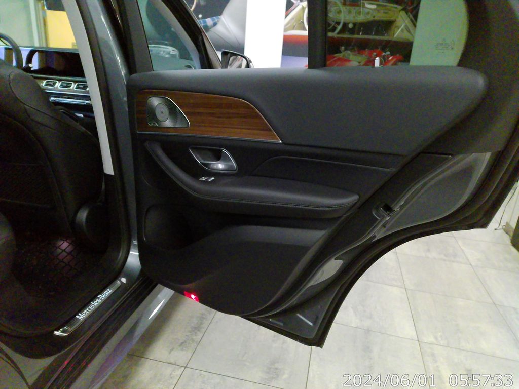 Thumbnail: 2026 Mercedes-Benz GLE - 30