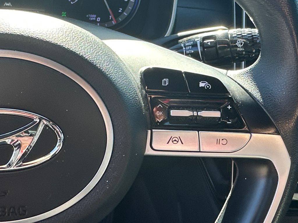 Used 2022 Black Hyundai SEL image 25