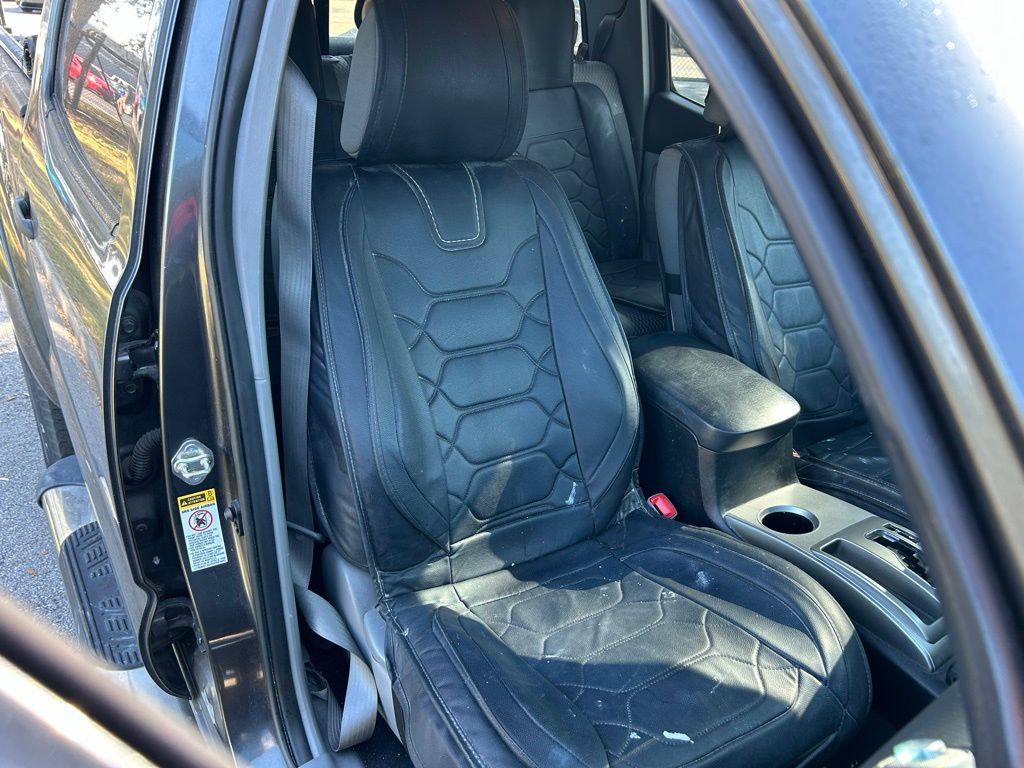 Thumbnail: 2015 Toyota Tacoma - 14