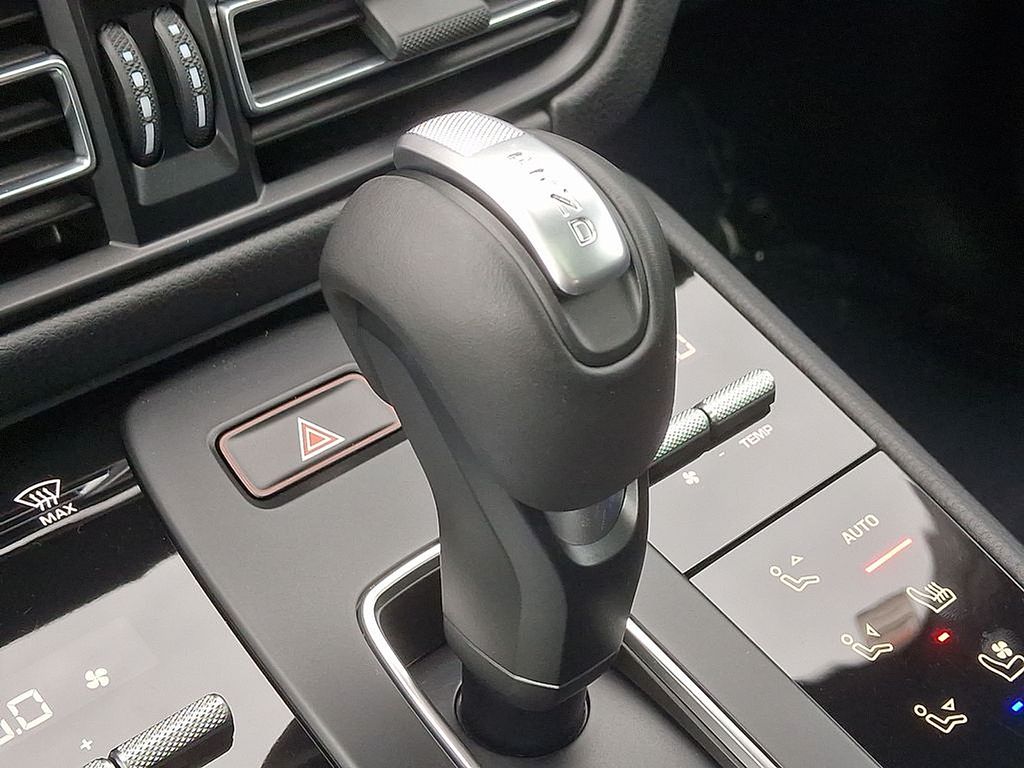 Thumbnail: 2025 Porsche Macan - 16