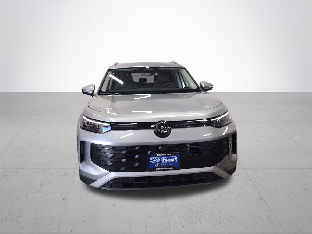 2025 Volkswagen Tiguan SE photo 3