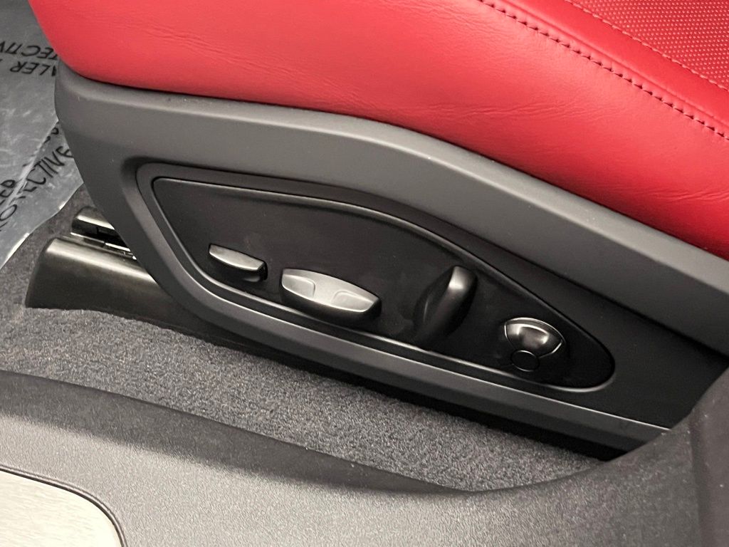 Thumbnail: 2021 Porsche Taycan - 29