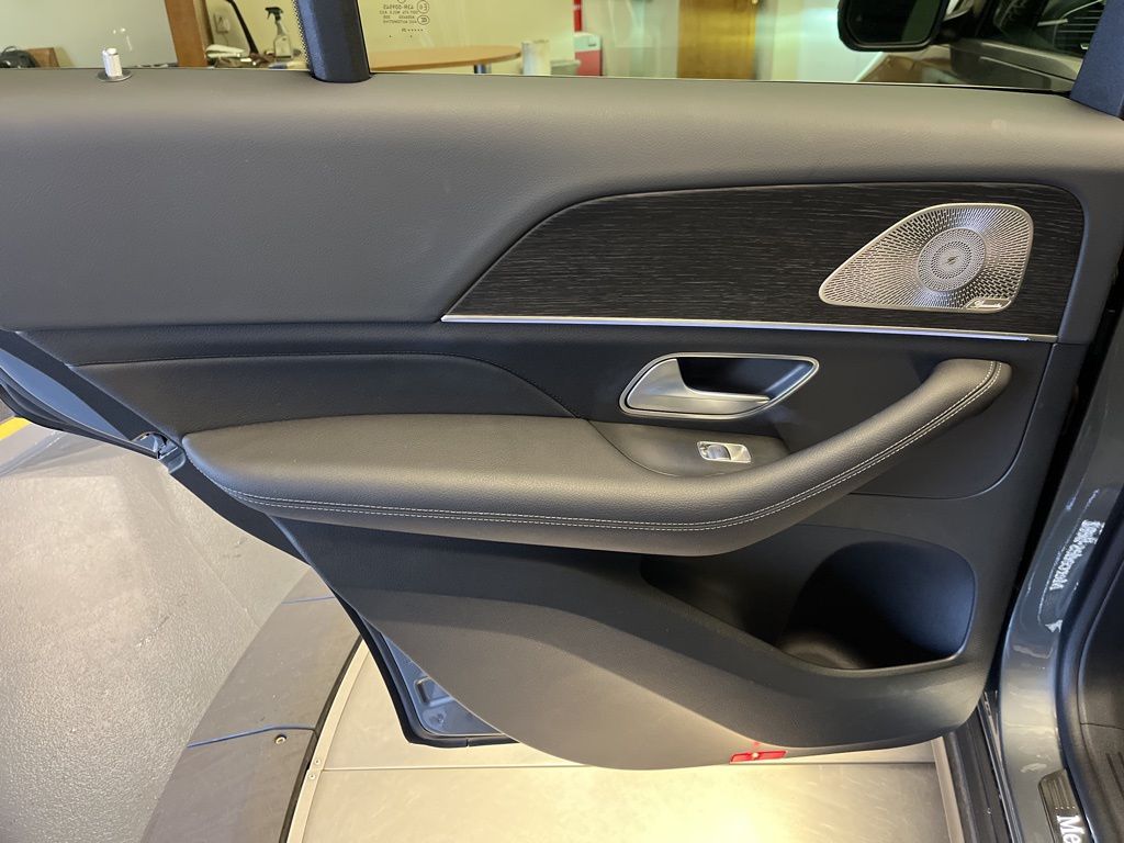 Thumbnail: 2025 Mercedes-Benz GLE - 24