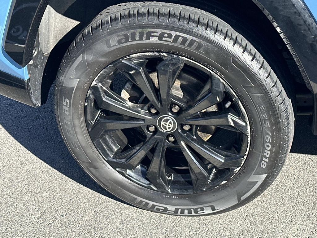 Thumbnail: 2022 Toyota RAV4 - 16