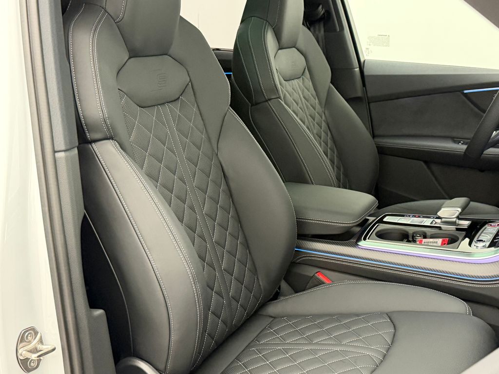 Thumbnail: 2026 Audi SQ7 - 12