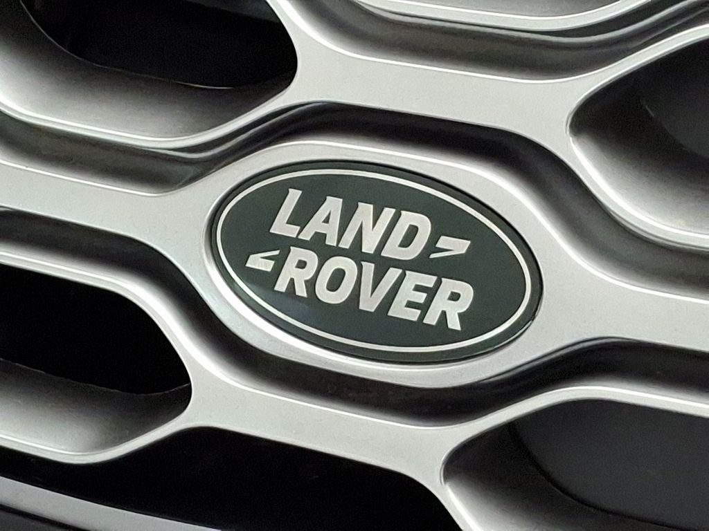 2025 Land Rover Discovery S 18