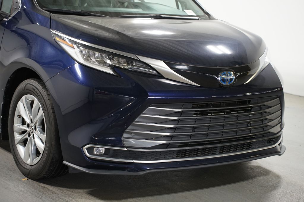 Thumbnail: 2021 Toyota Sienna - 4