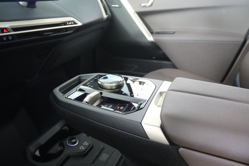 Thumbnail: 2024 BMW iX - 23