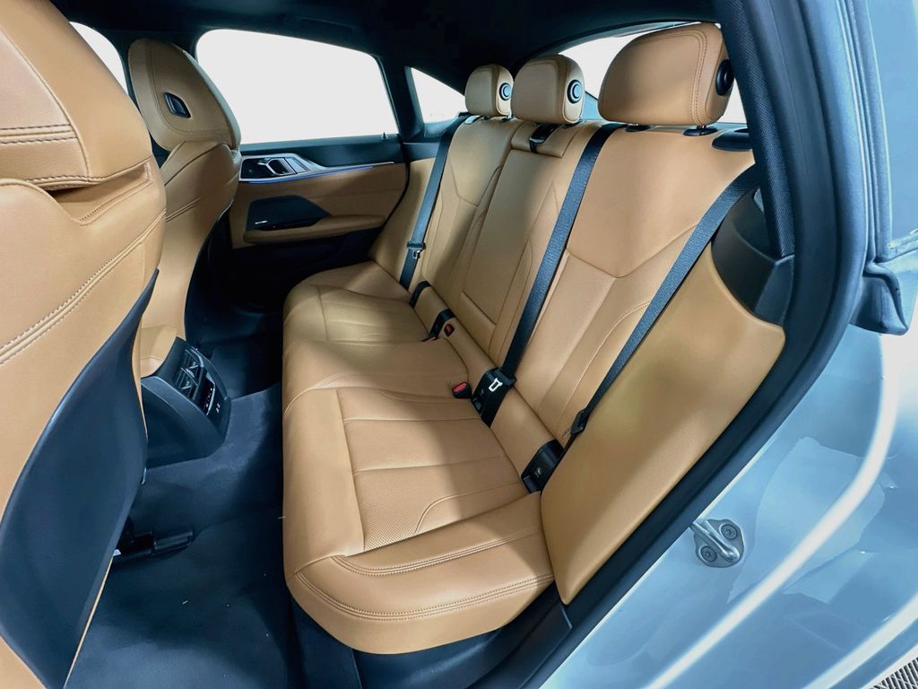 Thumbnail: 2026 BMW i4 - 17