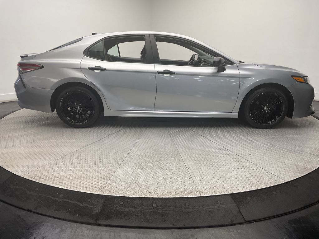 2019 Toyota Camry SE 4