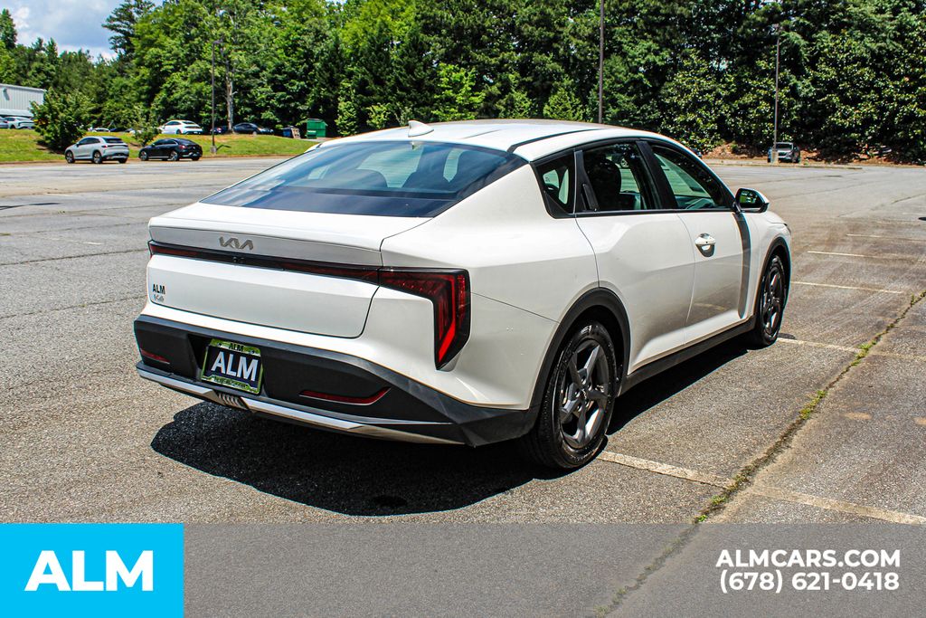 Used 2025 White Kia LXS image 6