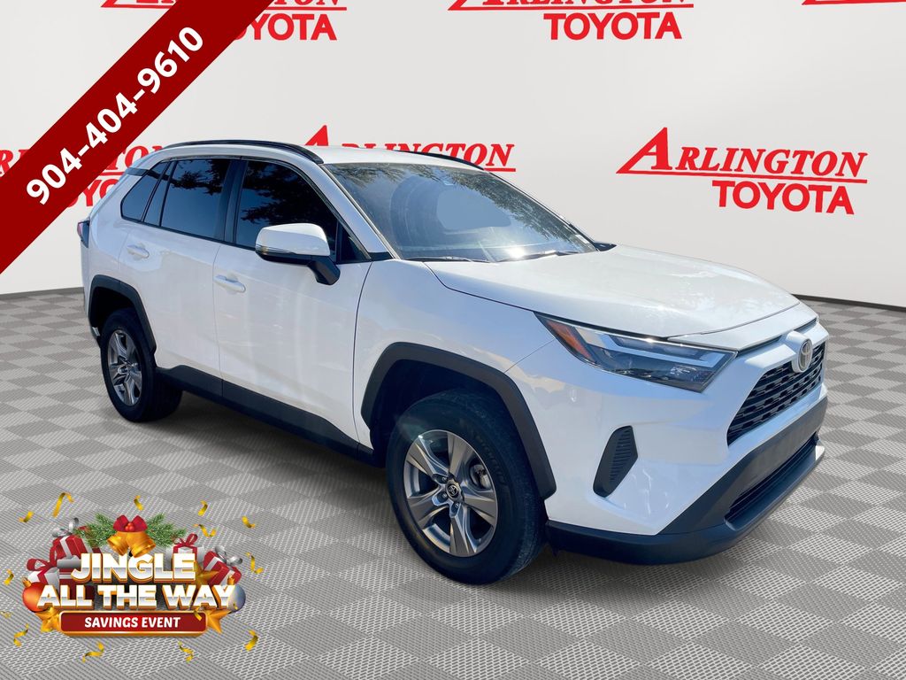 2022 Toyota RAV4 XLE's photo
