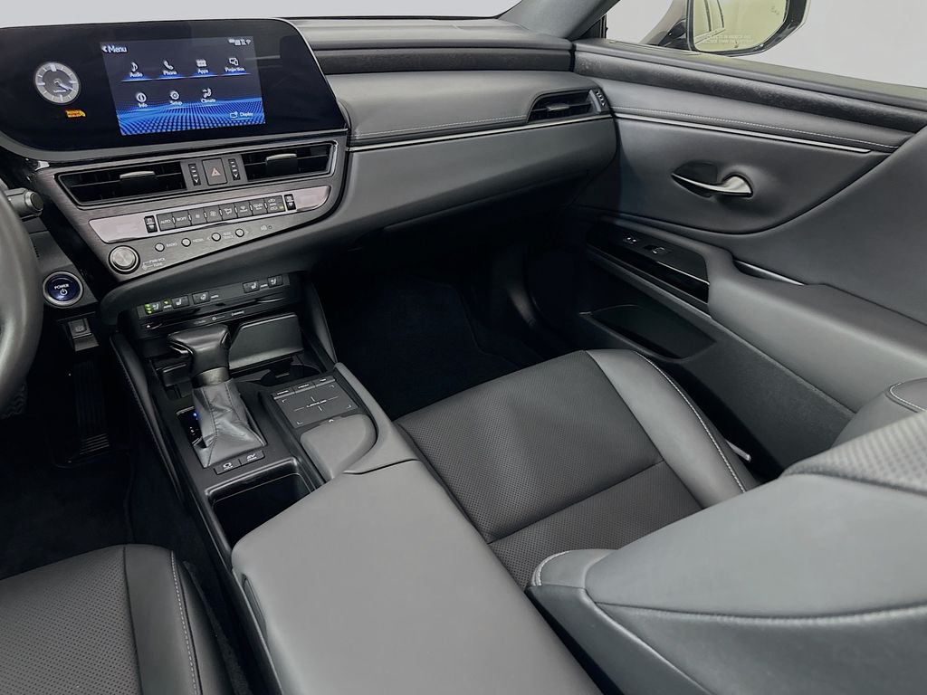 2022 Lexus ES Hybrid 300h 23