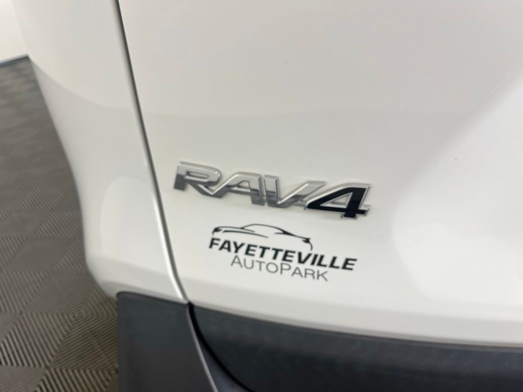 Thumbnail: 2023 Toyota RAV4 - 20