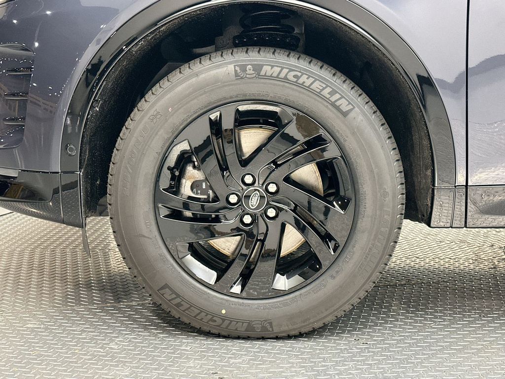 Thumbnail: 2025 Land Rover Discovery Sport - 3