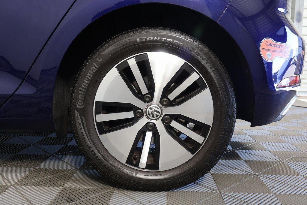 Thumbnail: 2019 Volkswagen e-Golf - 16