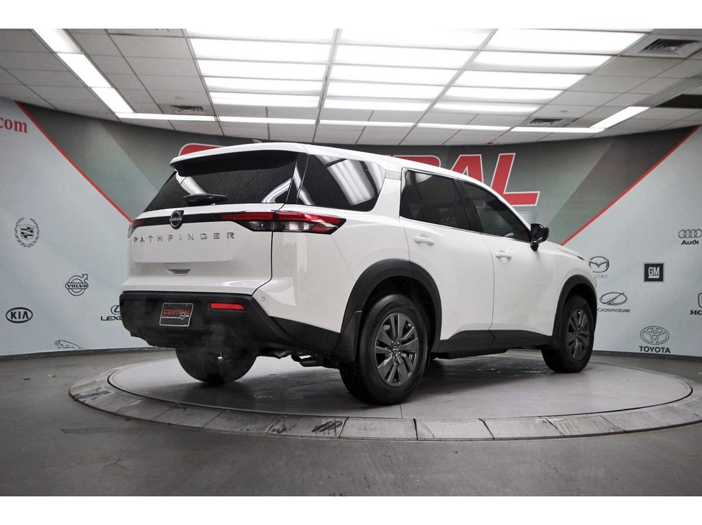 2025 Nissan Pathfinder S - 4
