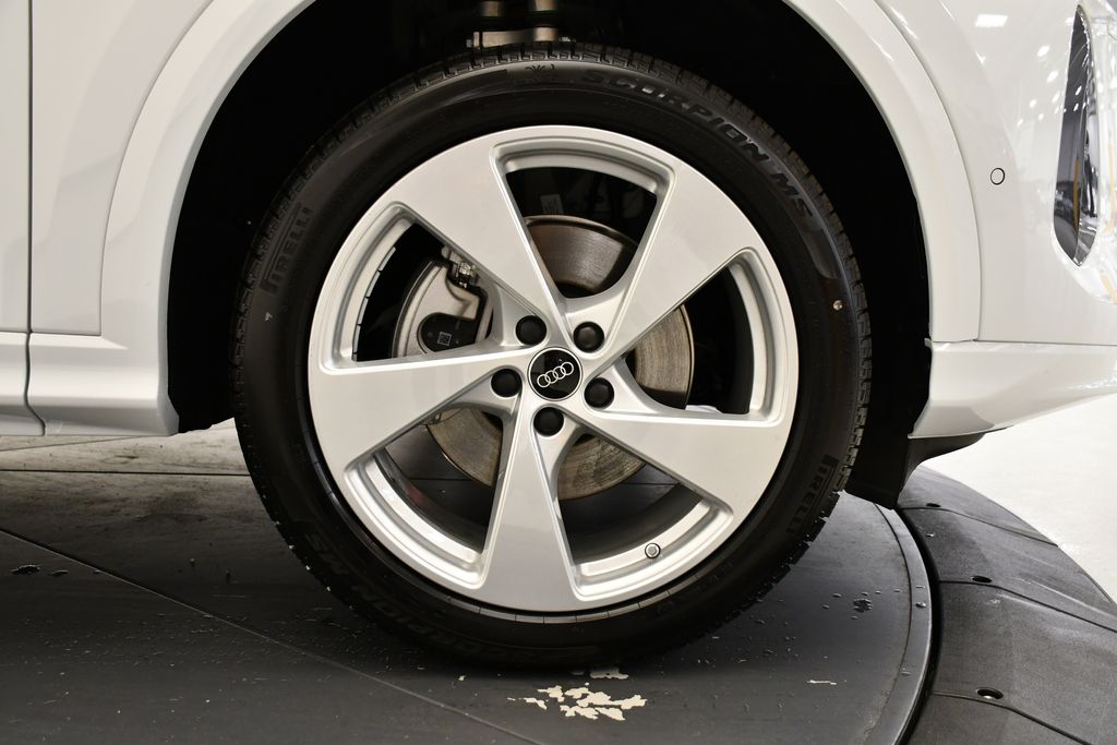 Thumbnail: 2025 Audi Q5 - 16