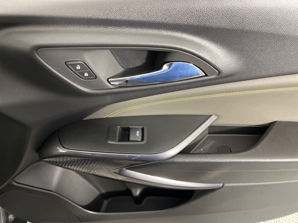 Thumbnail: 2025 Chevrolet Trax - 10