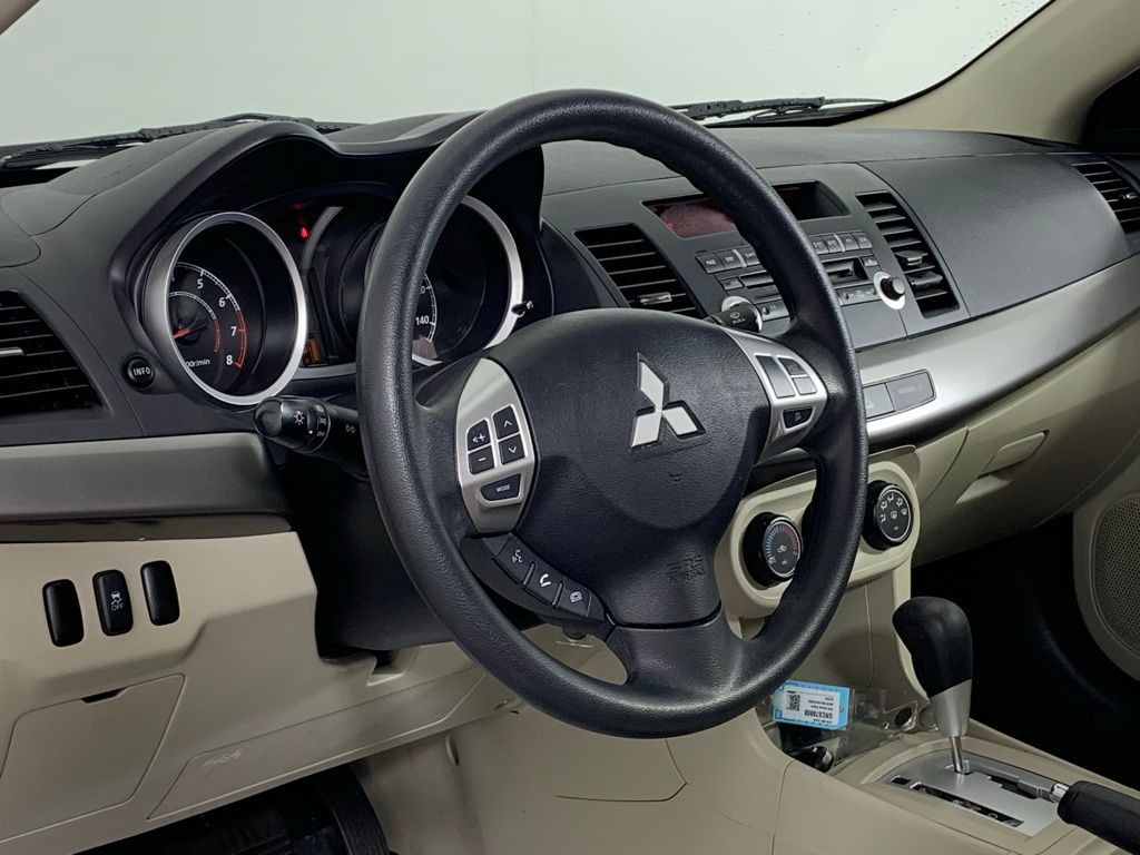 2013 Mitsubishi Lancer ES photo 4