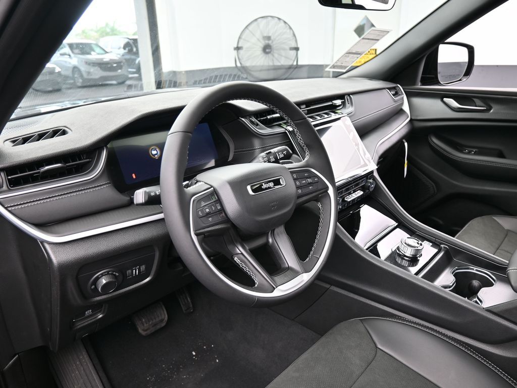 New 2025 Baltic Gray Metallic Clearcoat Jeep Altitude X image 10