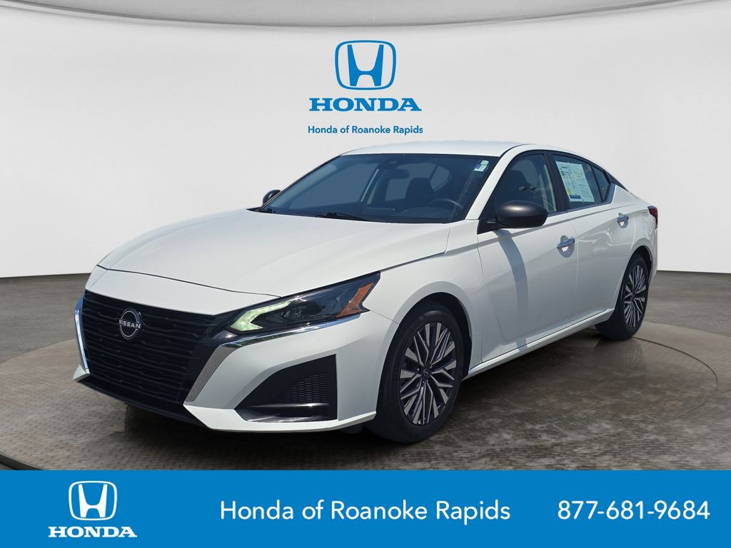 Glacier White 2025 Nissan Altima Sedan Front-Wheel Drive Continuously Variable Transmission