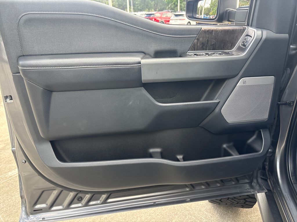 Used 2024  Ford Lariat image 17