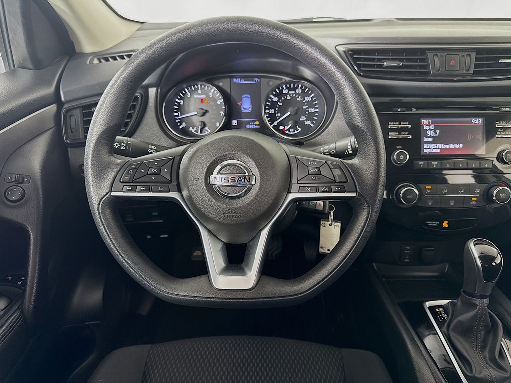 Thumbnail: 2017 Nissan Rogue Sport - 21