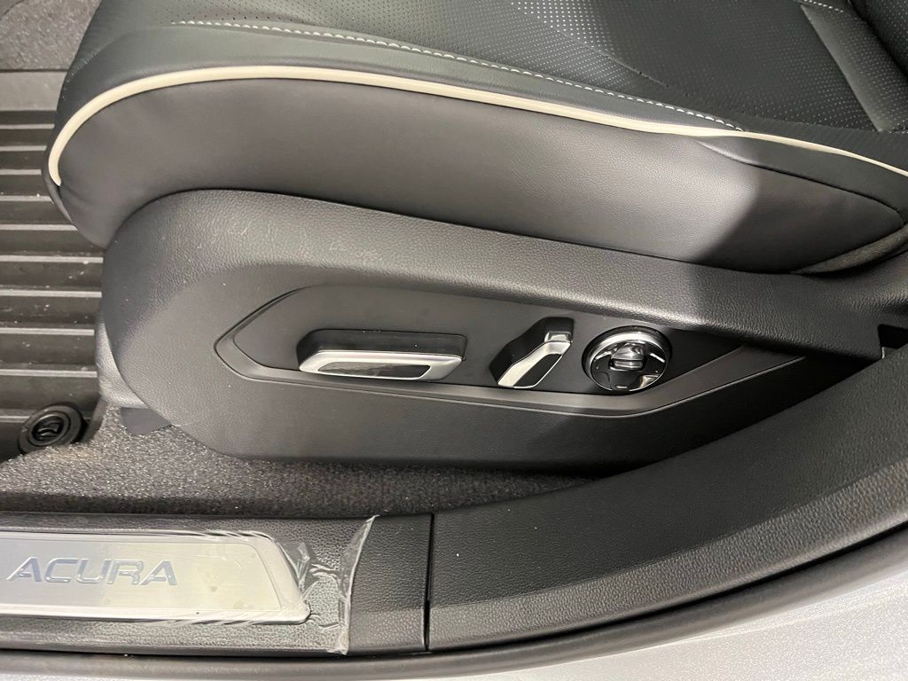 Thumbnail: 2025 Acura RDX - 26