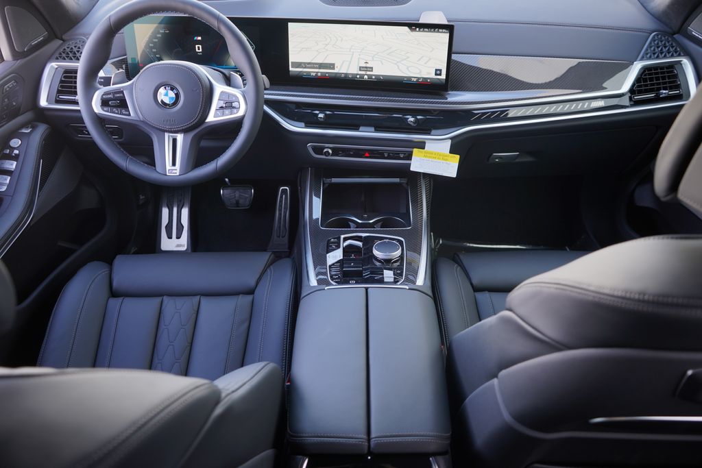 2025 BMW X7 M60i 13