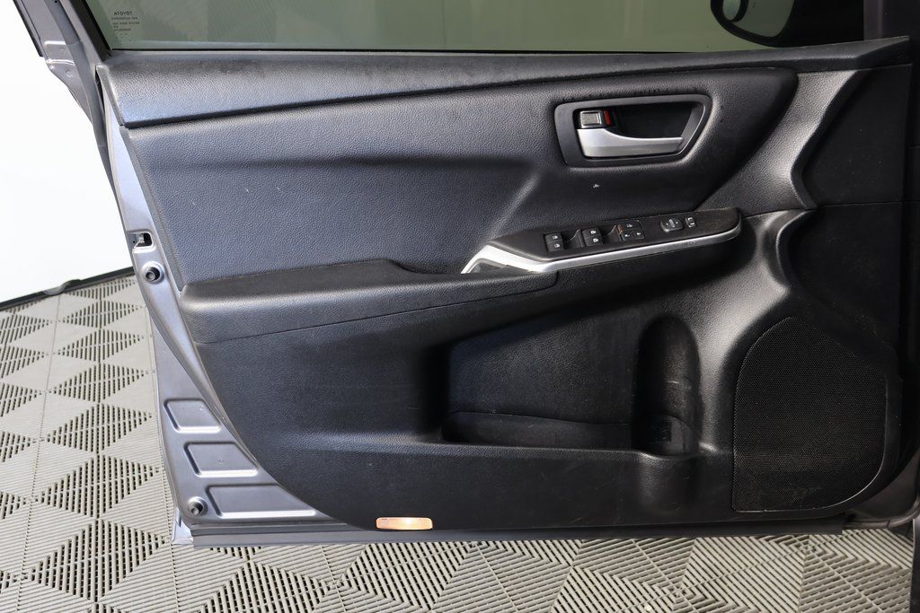 Thumbnail: 2017 Toyota Camry - 12