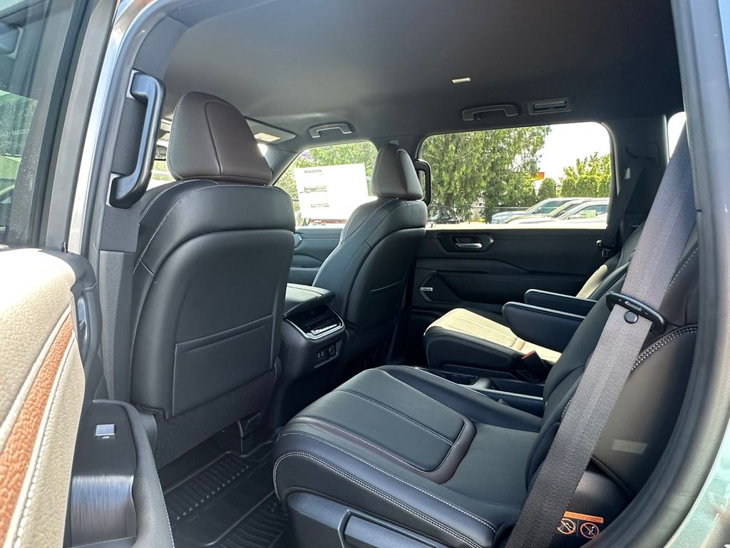 2025 Nissan Armada SL