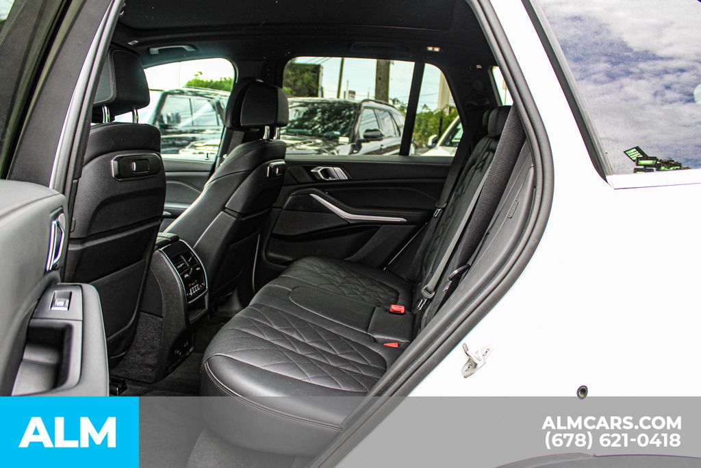 Used 2024 White BMW sDrive40i image 17