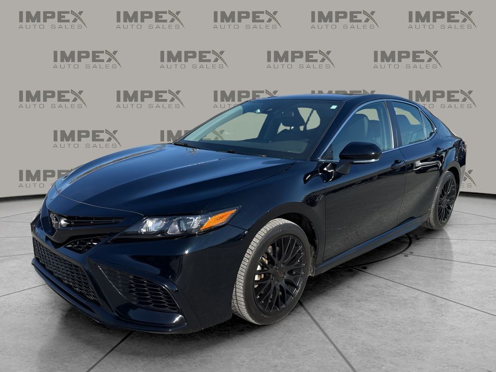 2024 Toyota Camry SE's photo