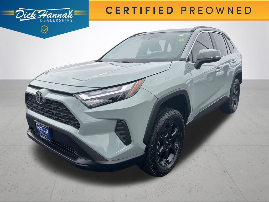 2022 Toyota RAV4 XLE's photo