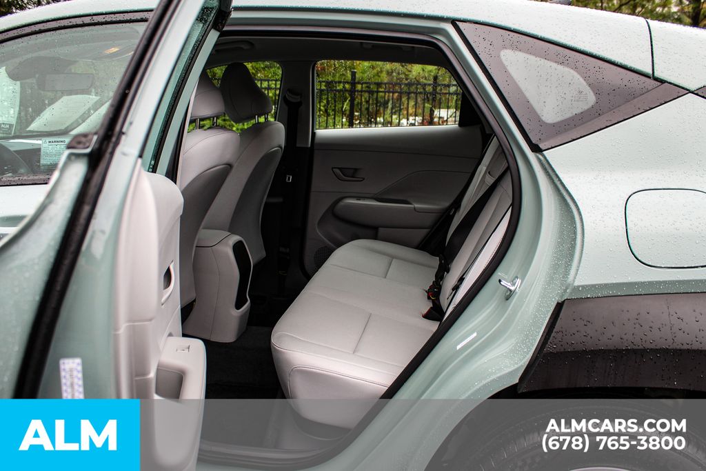 2024 Hyundai Kona SE photo 16