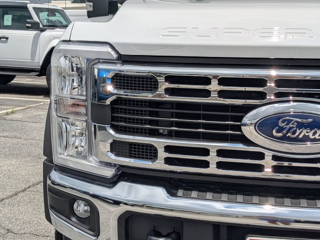 2025 Ford F-550 Chassis XL