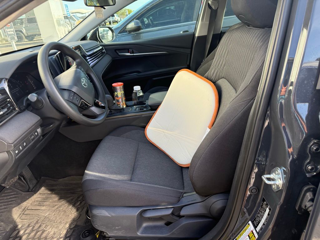 2025 Toyota Camry LE 5