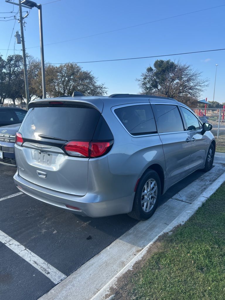 Thumbnail: 2021 Chrysler Voyager - 4