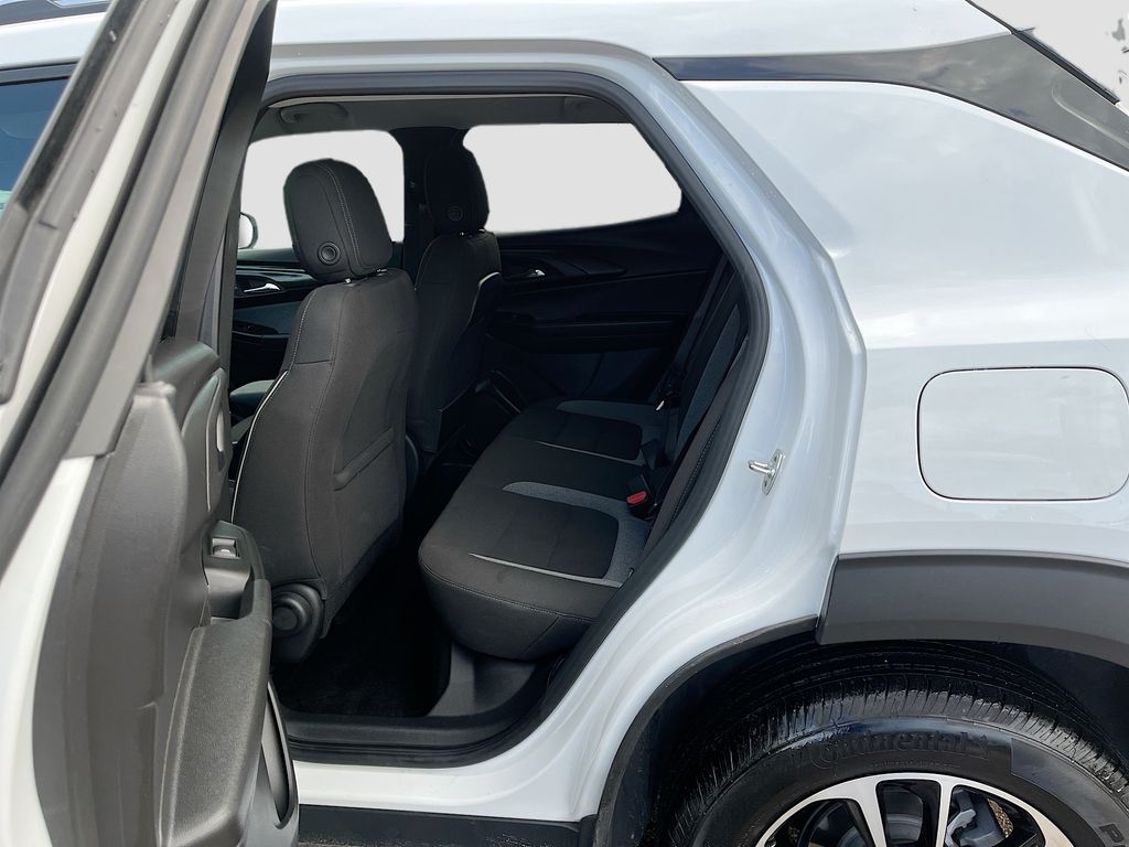 Used 2025 White Chevrolet LT image 23