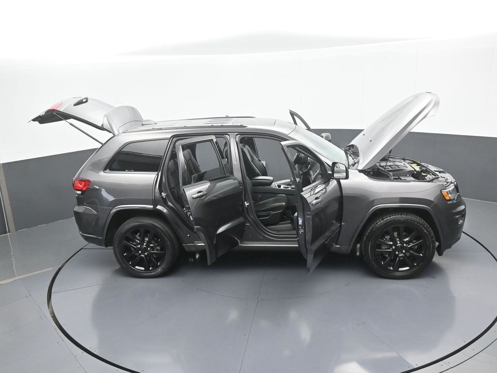 Used 2019 Granite Crystal Metallic Clearcoat Jeep Altitude image 62