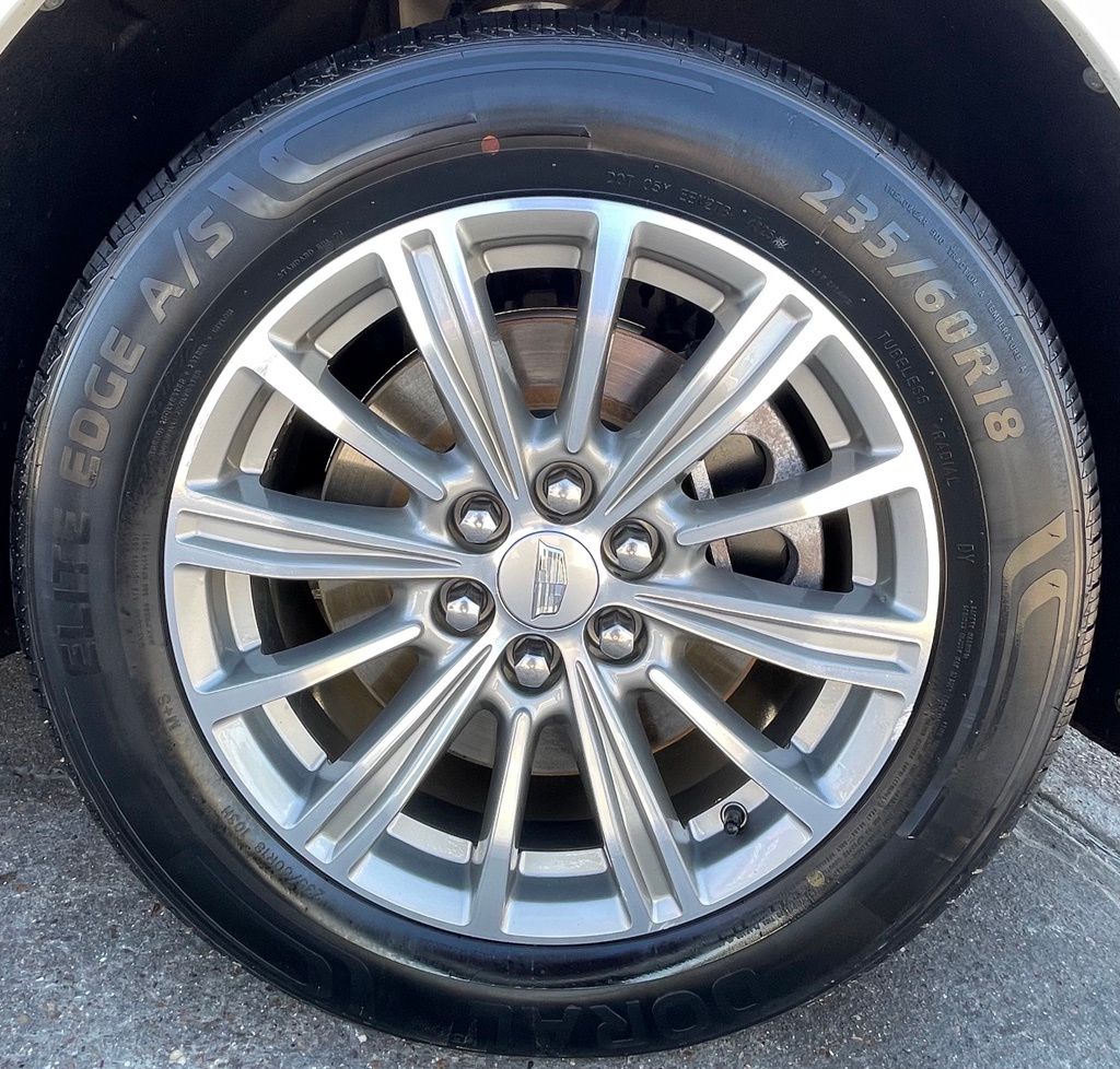 2019 Cadillac XT5 Luxury White at Cook Ford